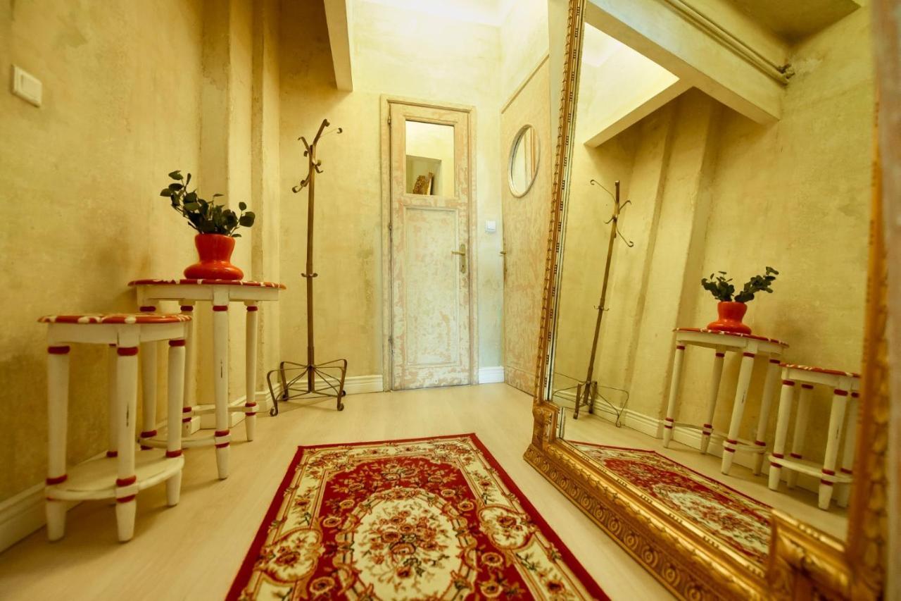Baroque Splendor: Breathtaking Views & Design Bucareste Exterior foto