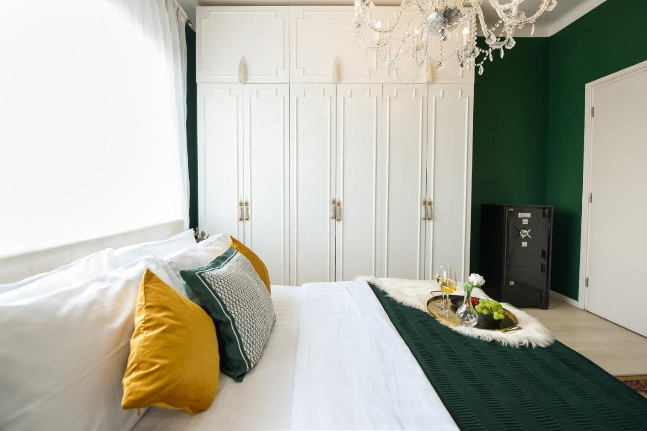 Baroque Splendor: Breathtaking Views & Design Bucareste Exterior foto